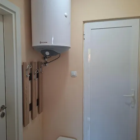 тони, атия Guest house Atiya