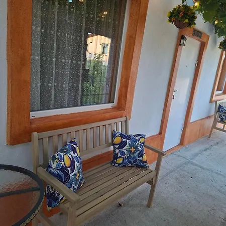 тони, атия Guest house