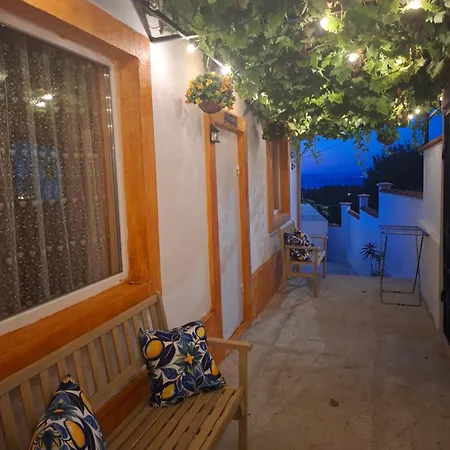 тони, атия Guest house *