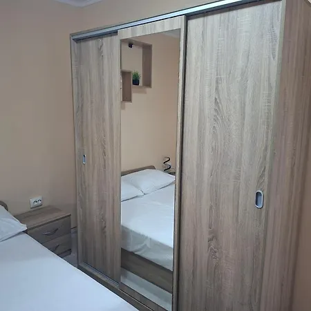 тони, атия Guest house Atiya