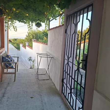 тони, атия Guest house *